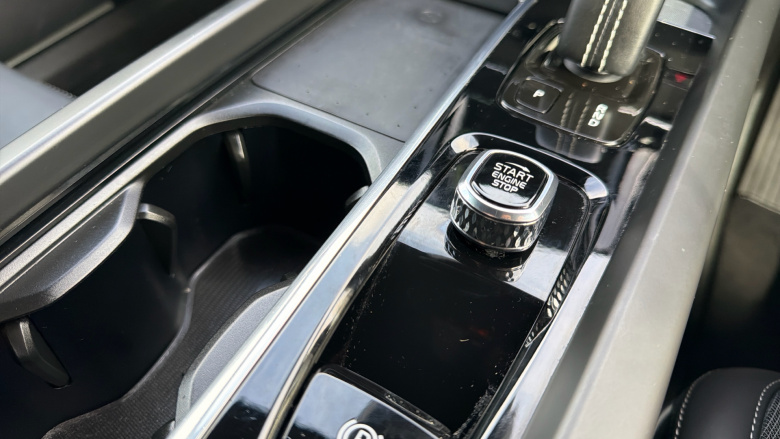 Volvo Xc60 2.0 B4D R DESIGN 5dr AWD Geartronic Diesel Estate